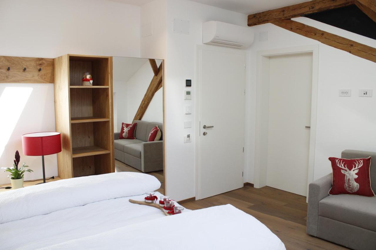 Gasthof Zum Hirschen Margreid Magre all' Adige Buitenkant foto